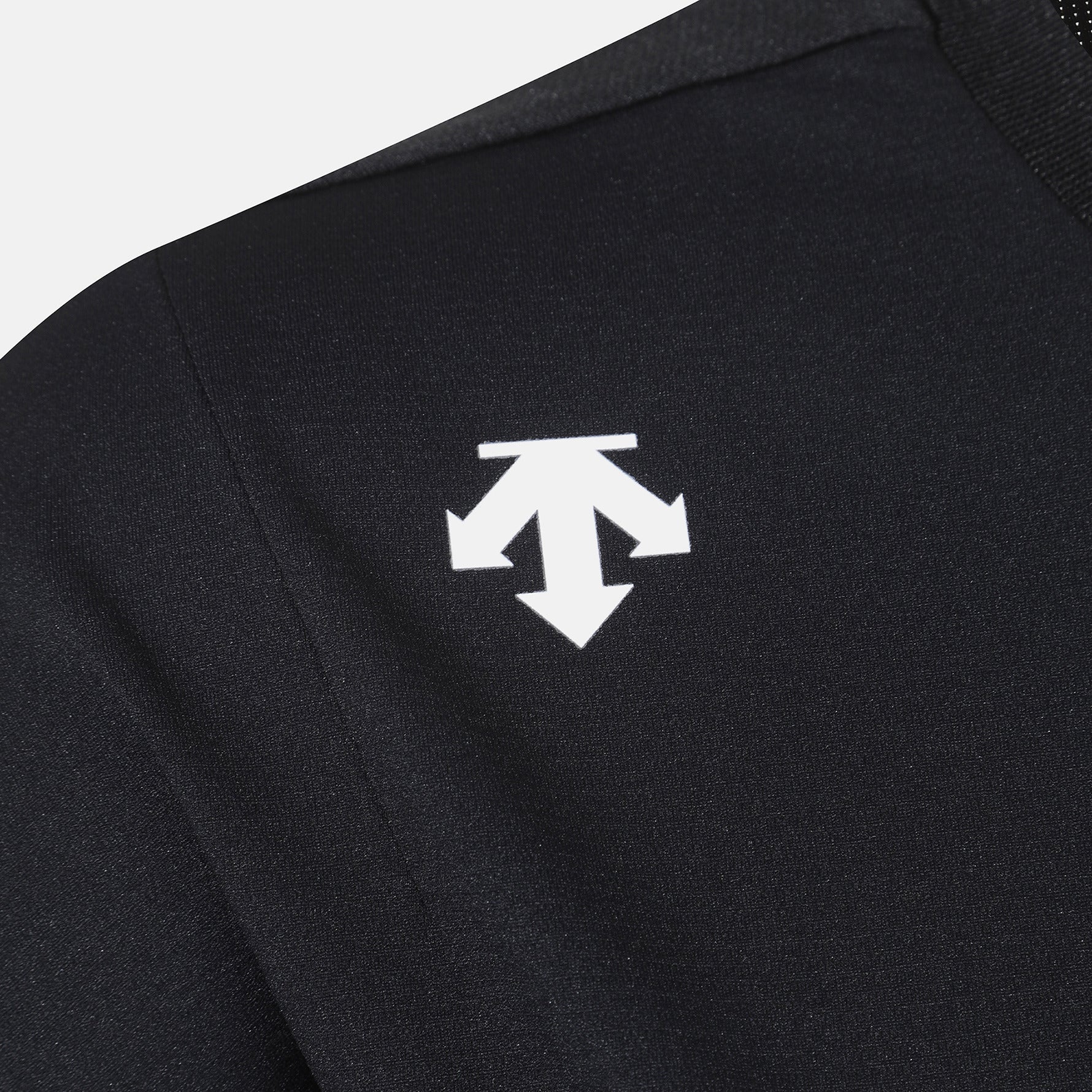 RUNNING ESSENCIAL   HALF SLEEVET-SHIRTS 女士 運動上衣