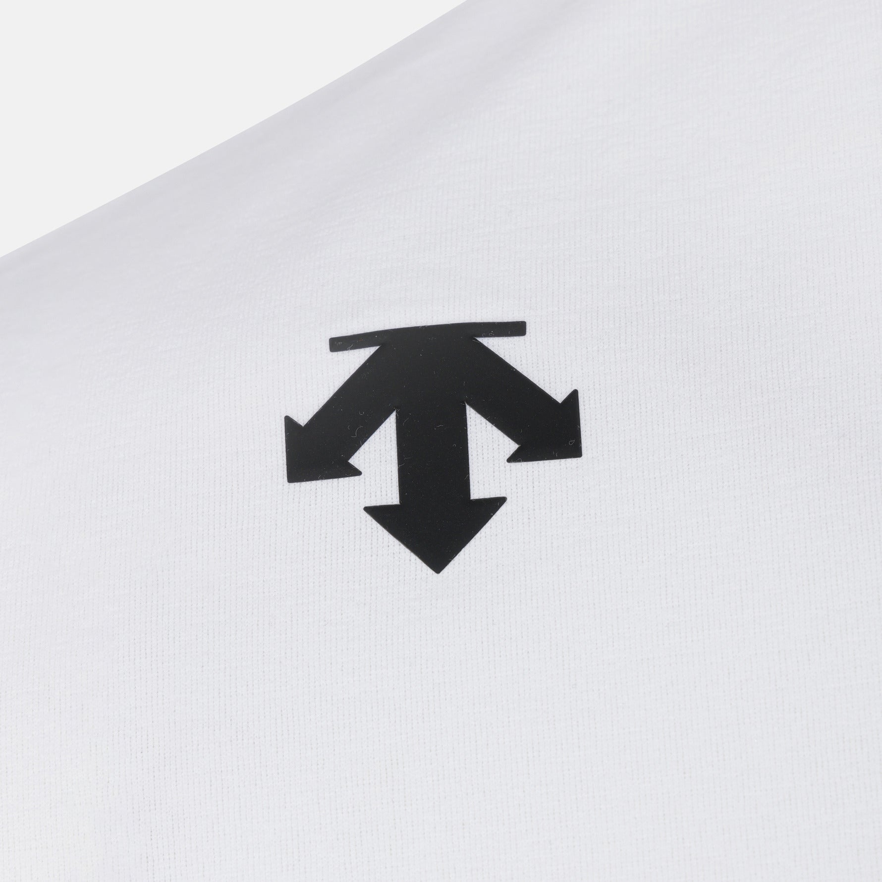 UNI  SHORT SLEEVE T-SHIRTS 男士 運動上衣