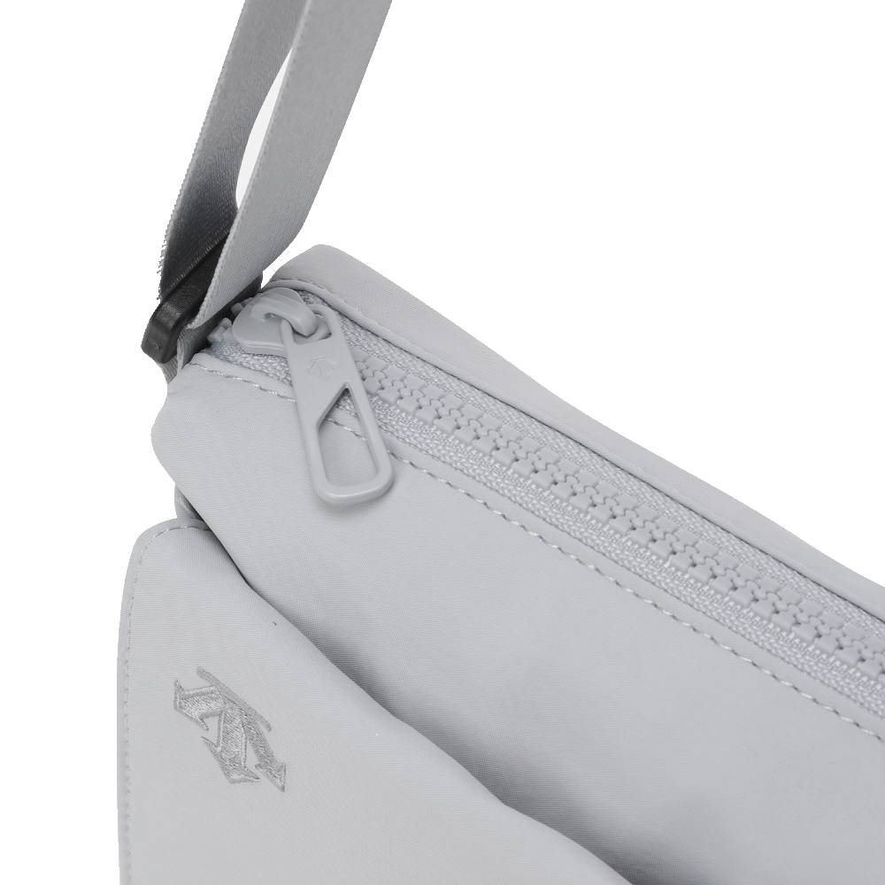 TRAVEL FLAT MINI CROSS BAG 中性 迷你斜肩包