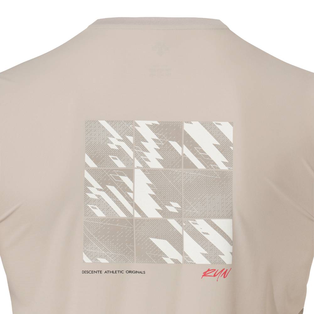 BACK GRAPHIC SHORT SLEEVET-SHIRTS 中性 運動上衣
