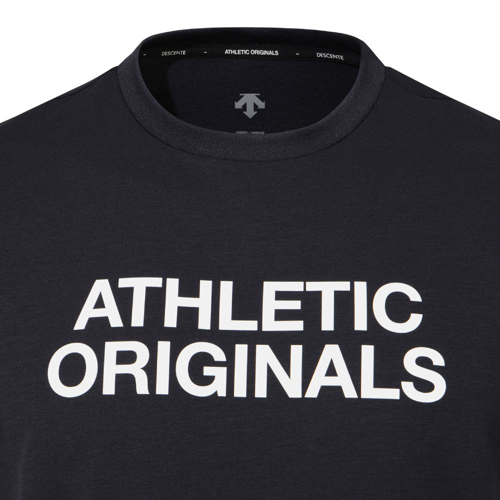 ENGINEERED MESH OVER-FIT SHORT-SLEEVE T-SHIRT 中性 運動上衣