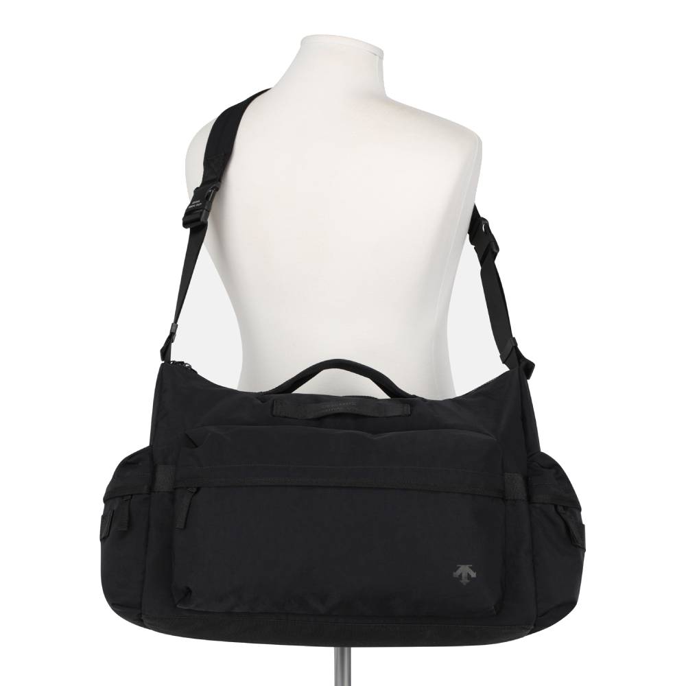 ESSENTIAL UTILITY CROSSBODY BAG L 中性 訓練肩背包