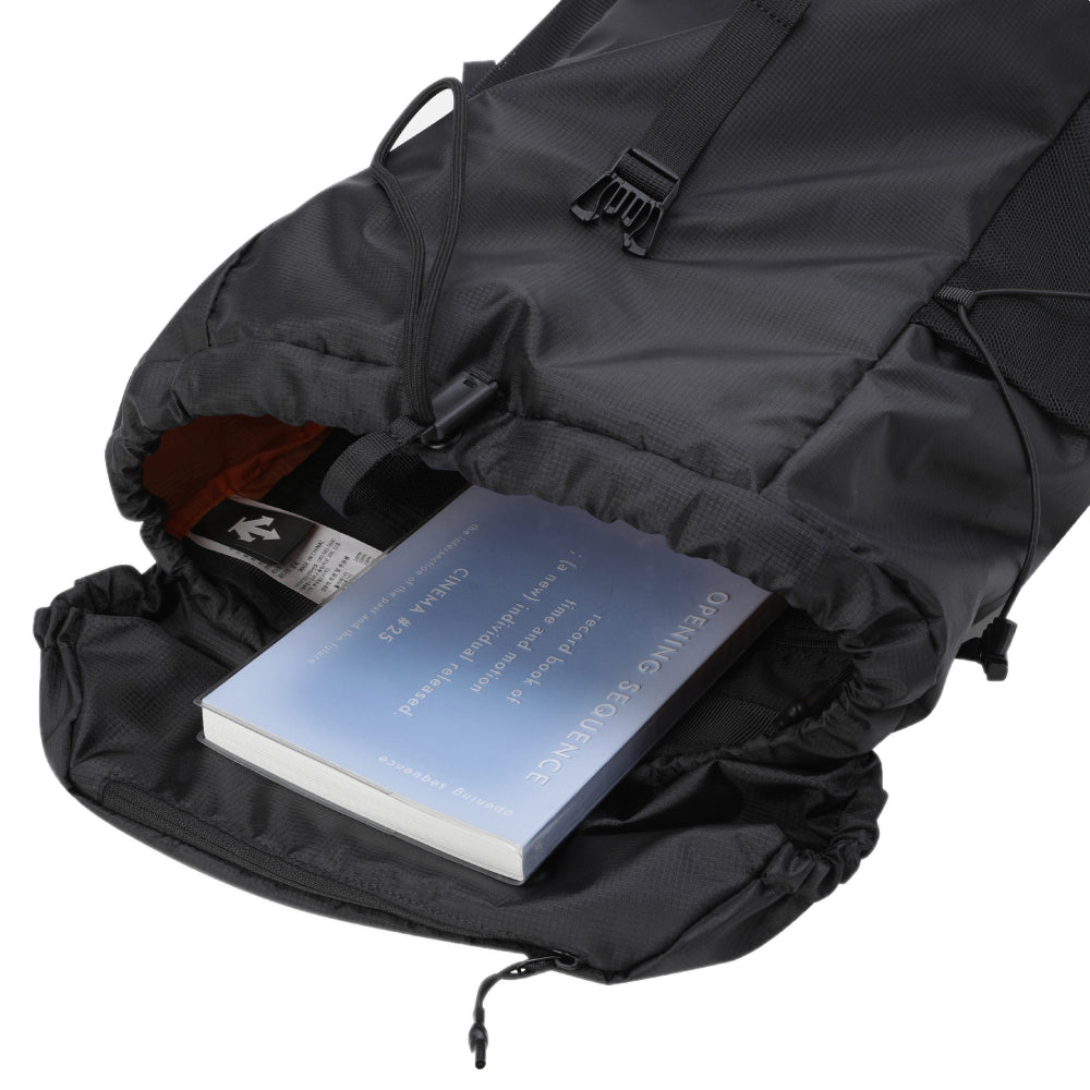 AIRY TRAVEL HOODBACKPACK 14L 中性 訓練後背包